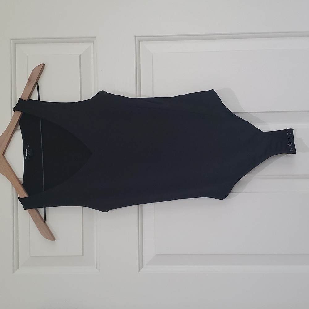 Black v neck bodysuit